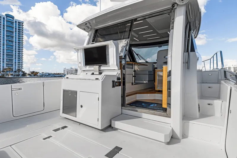 Slide: The Image of Ocean Alexander 45 DIVERGENCE COUPE 2021 - 16