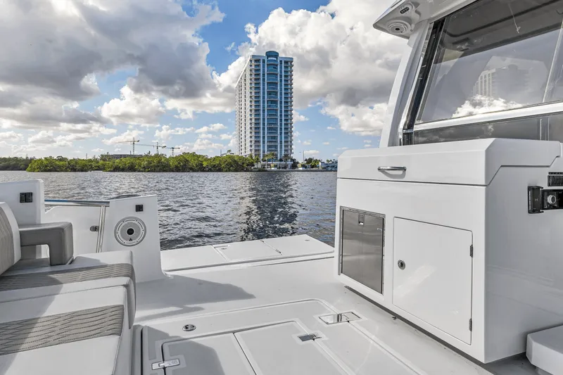 Slide: The Image of Ocean Alexander 45 DIVERGENCE COUPE 2021 - 19