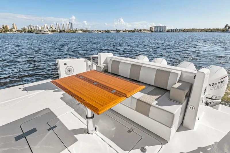 Slide: The Image of Ocean Alexander 45 DIVERGENCE COUPE 2021 - 20