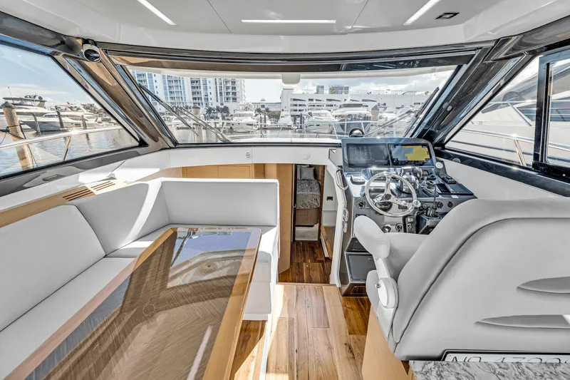 Slide: The Image of Ocean Alexander 45 DIVERGENCE COUPE 2021 - 25