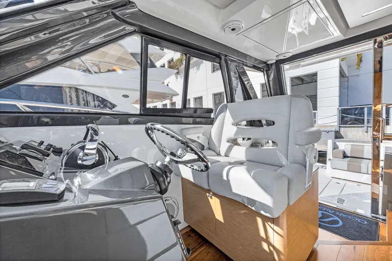 Slide: The Image of Ocean Alexander 45 DIVERGENCE COUPE 2021 - 31