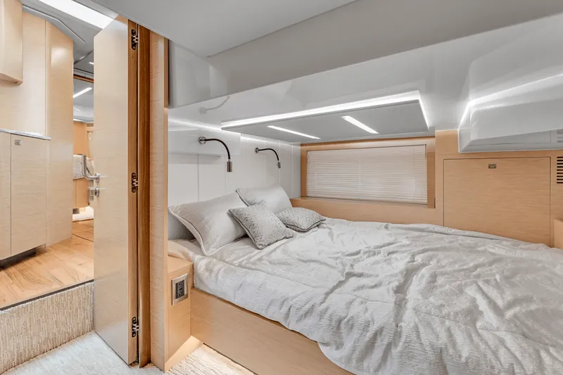 Slide: The Image of Ocean Alexander 45 DIVERGENCE COUPE 2021 - 47