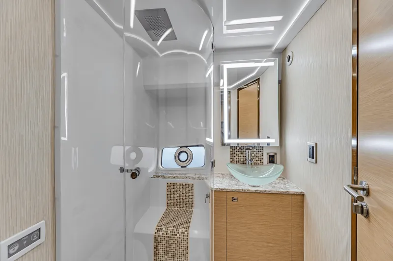 Slide: The Image of Ocean Alexander 45 DIVERGENCE COUPE 2021 - 49