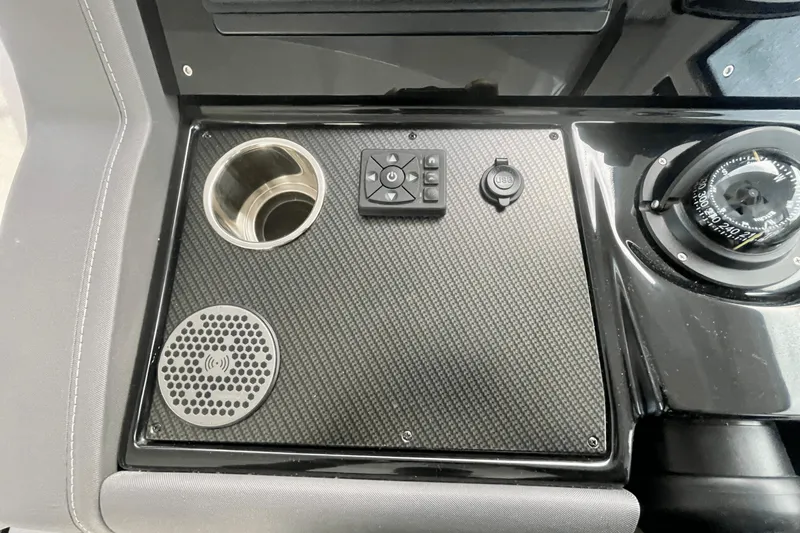 Slide: The Image of Cruisers Yachts 46 CANTIUS 2023 - 11