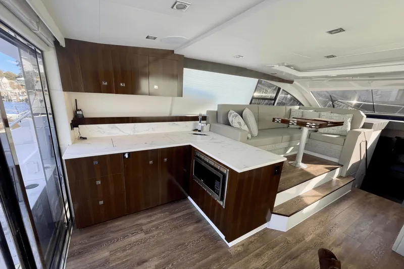 Slide: The Image of Cruisers Yachts 46 CANTIUS 2023 - 12