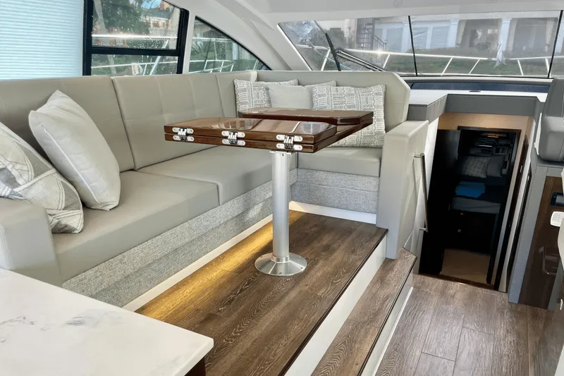 Slide: The Image of Cruisers Yachts 46 CANTIUS 2023 - 15