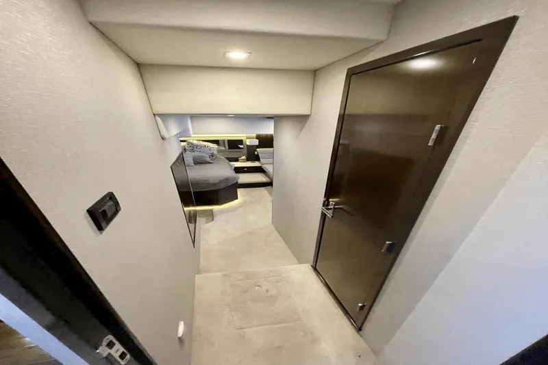 Slide: The Image of Cruisers Yachts 46 CANTIUS 2023 - 26