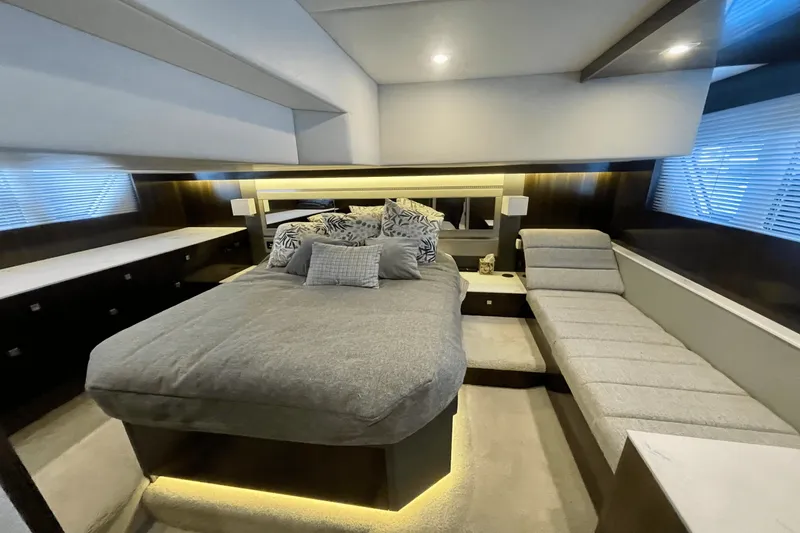 Slide: The Image of Cruisers Yachts 46 CANTIUS 2023 - 27