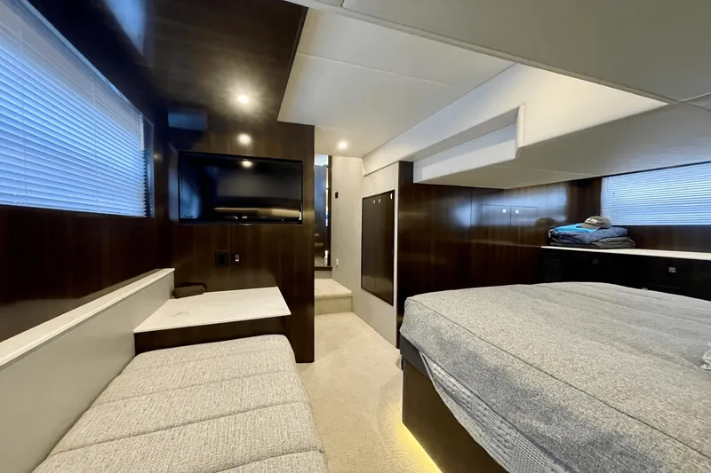 Slide: The Image of Cruisers Yachts 46 CANTIUS 2023 - 28