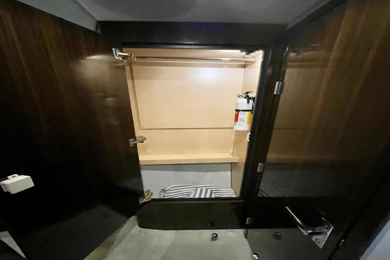 Slide: The Image of Cruisers Yachts 46 CANTIUS 2023 - 29