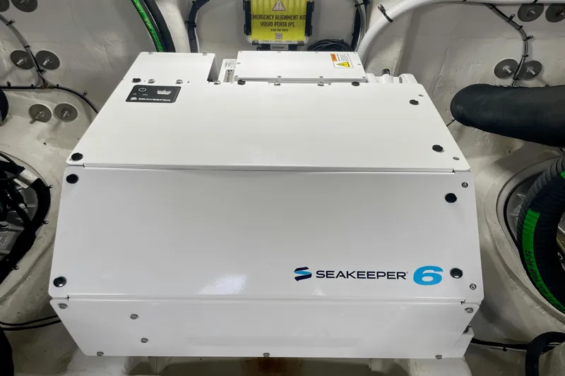 Slide: The Image of Cruisers Yachts 46 CANTIUS 2023 - 31