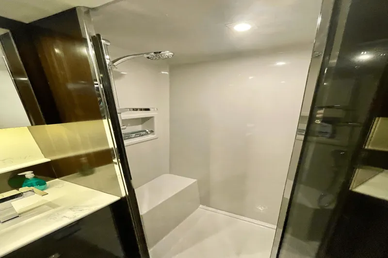 Slide: The Image of Cruisers Yachts 46 CANTIUS 2023 - 33