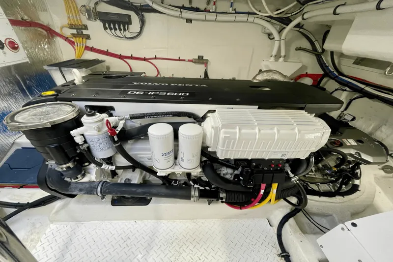 Slide: The Image of Cruisers Yachts 46 CANTIUS 2023 - 35