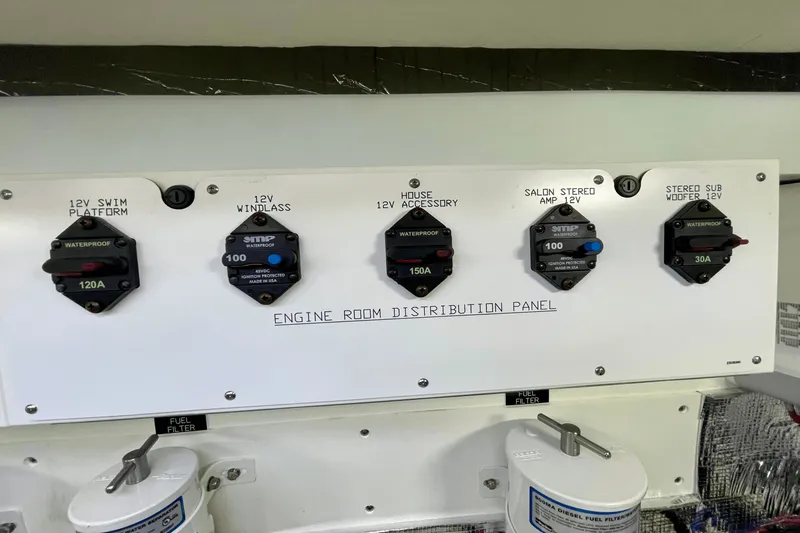 Slide: The Image of Cruisers Yachts 46 CANTIUS 2023 - 41