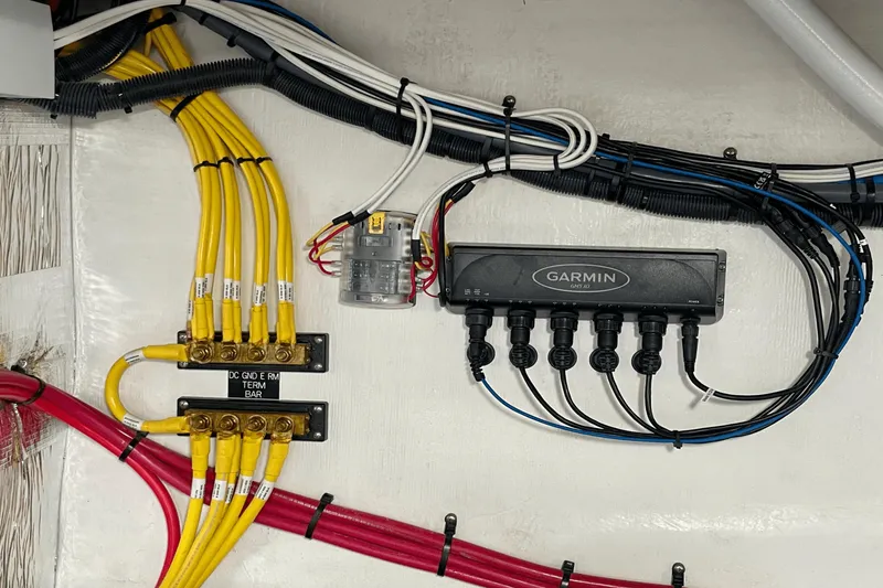 Slide: The Image of Cruisers Yachts 46 CANTIUS 2023 - 42