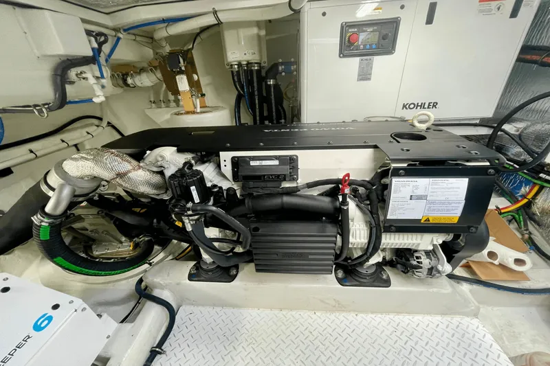 Slide: The Image of Cruisers Yachts 46 CANTIUS 2023 - 43