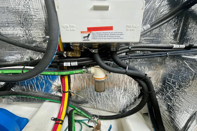 Slide: The Image of Cruisers Yachts 46 CANTIUS 2023 - 44