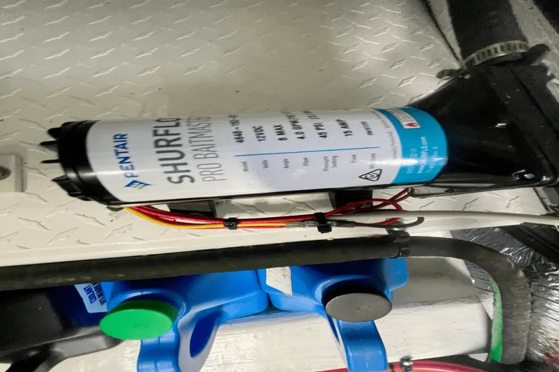 Slide: The Image of Cruisers Yachts 46 CANTIUS 2023 - 47