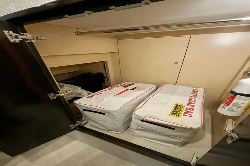 Slide: The Image of Cruisers Yachts 46 CANTIUS 2023 - 53