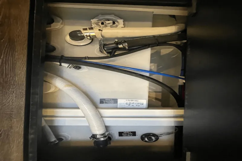 Slide: The Image of Cruisers Yachts 46 CANTIUS 2023 - 54