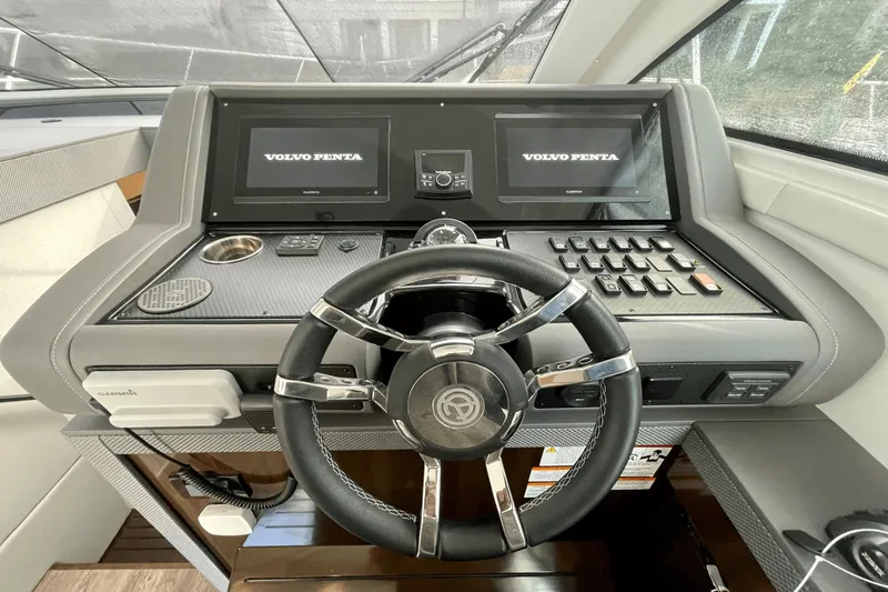 Slide: The Image of Cruisers Yachts 46 CANTIUS 2023 - 8