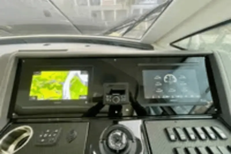 Slide: The Image of Cruisers Yachts 46 CANTIUS 2023 - 9