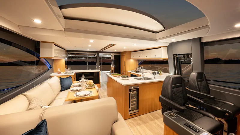 Slide: The Image of Riviera 585 SUV 2026 - 3