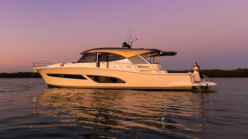Slide: The Image of Riviera 585 SUV 2026 - 1