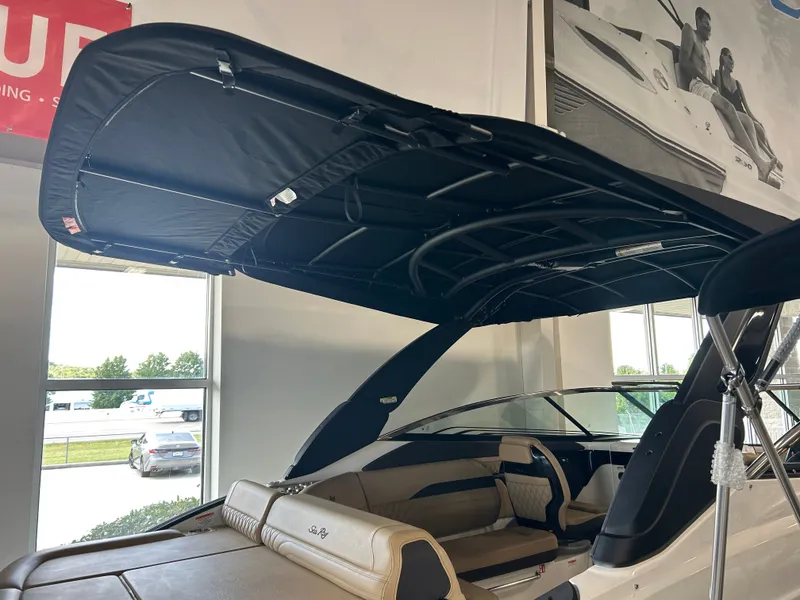 Slide: The Image of Sea Ray SLX 260 2026 - 31