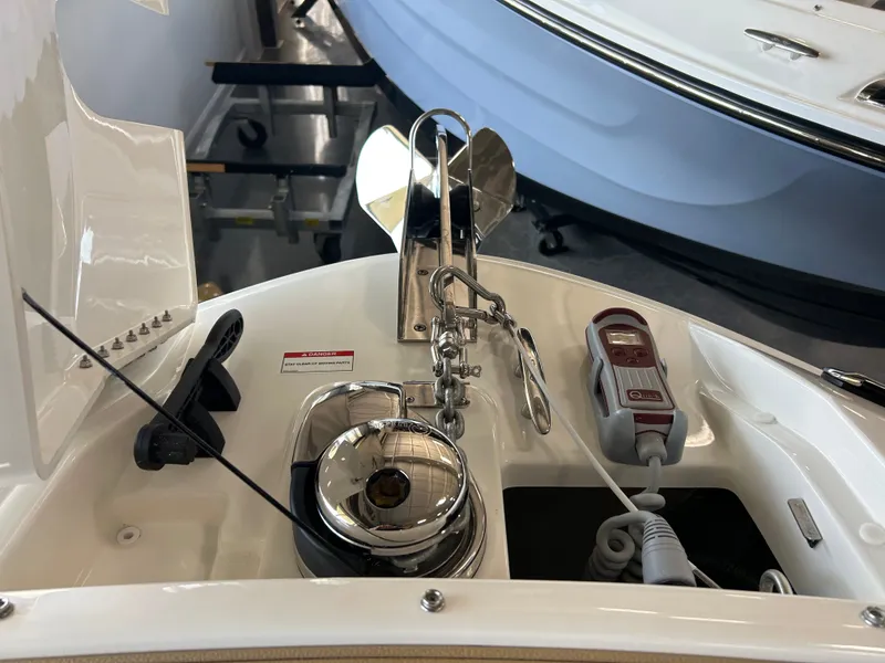Slide: The Image of Sea Ray SLX 260 2026 - 25