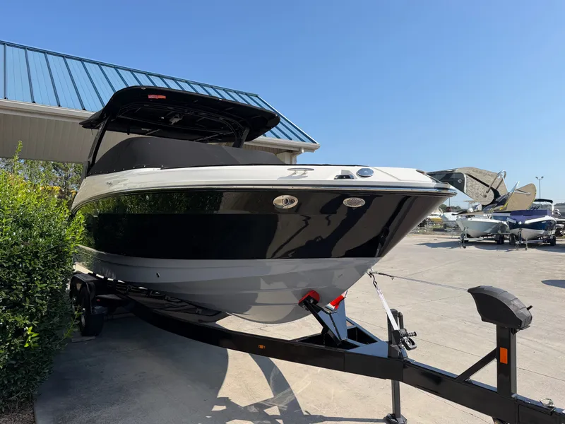 Slide: The Image of Sea Ray SLX 260 2026 - 1