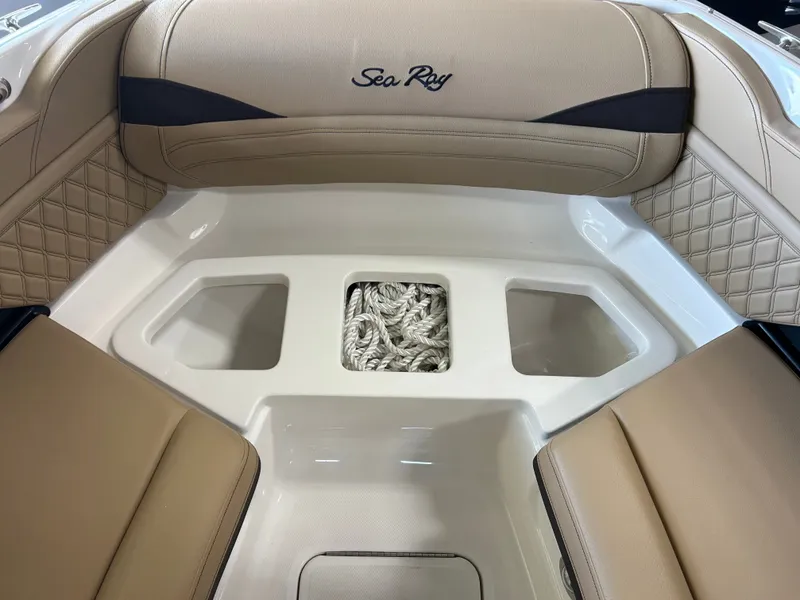 Slide: The Image of Sea Ray SLX 260 2026 - 22