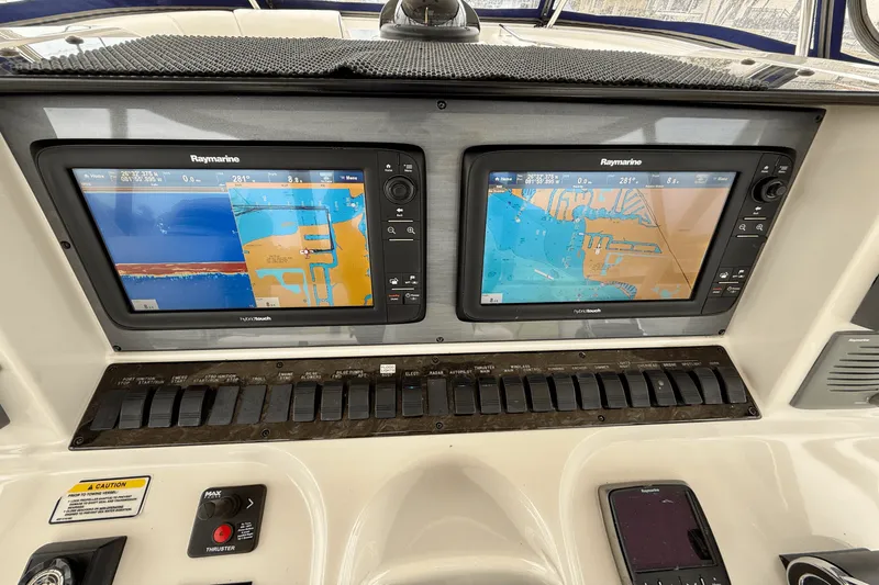 Slide: The Image of Sea Ray 550 SEDAN BRIDGE 2005 - 41