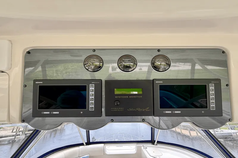 Slide: The Image of Sea Ray 550 SEDAN BRIDGE 2005 - 45