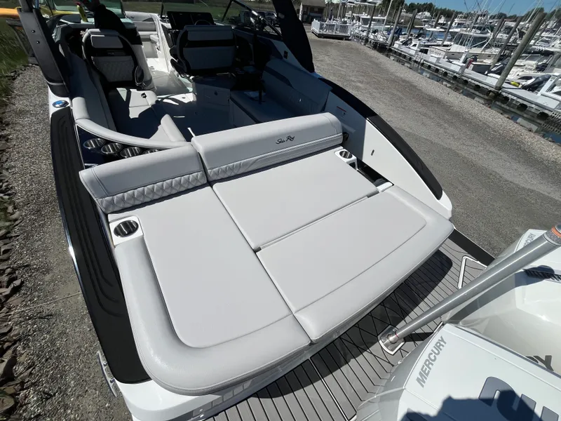 Slide: The Image of Sea Ray SLX 280 Outboard 2026 - 4