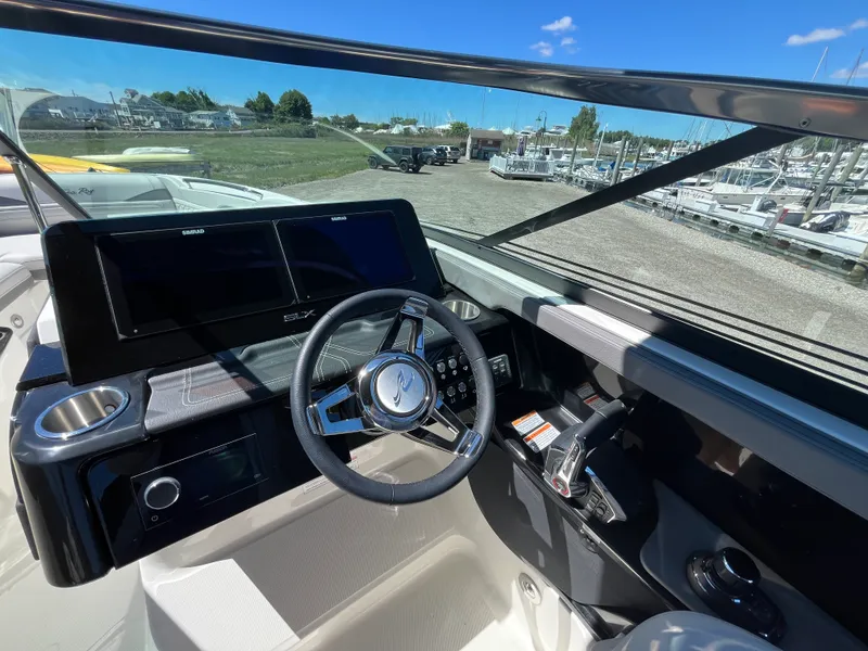 Slide: The Image of Sea Ray SLX 280 Outboard 2026 - 17