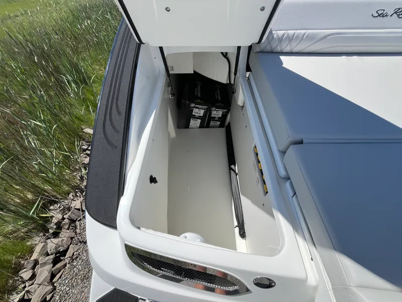 Slide: The Image of Sea Ray SLX 280 Outboard 2026 - 6