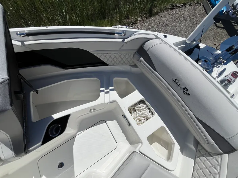 Slide: The Image of Sea Ray SLX 280 Outboard 2026 - 25