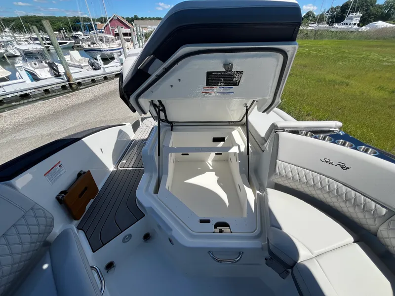 Slide: The Image of Sea Ray SLX 280 Outboard 2026 - 7