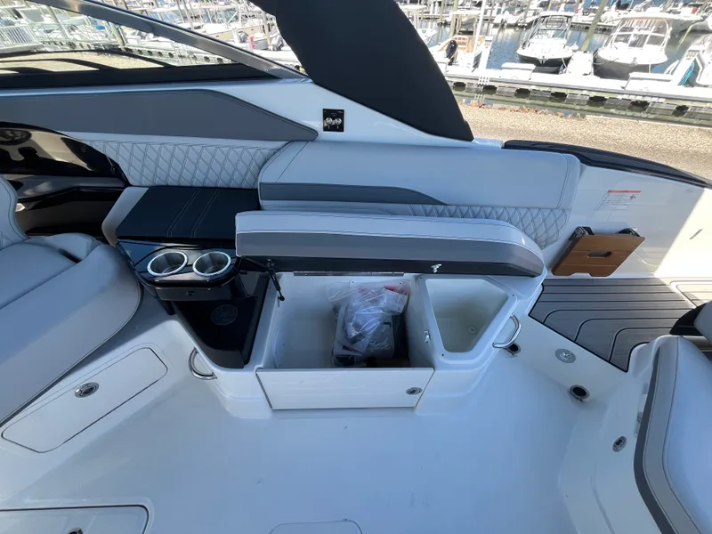 Slide: The Image of Sea Ray SLX 280 Outboard 2026 - 9