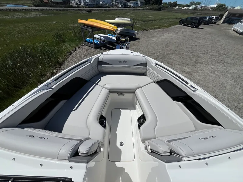 Slide: The Image of Sea Ray SLX 280 Outboard 2026 - 23