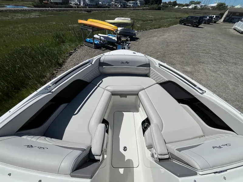 Slide: The Image of Sea Ray SLX 280 Outboard 2026 - 24