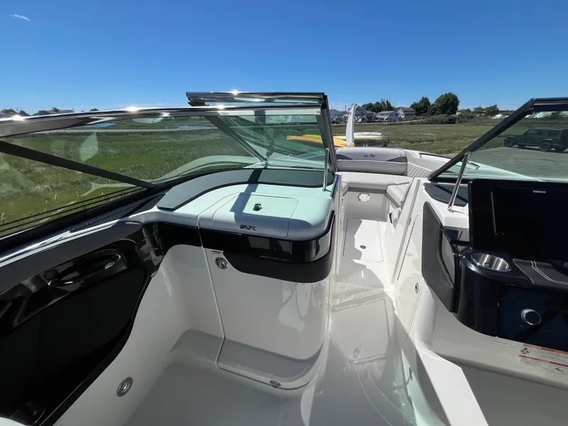 Slide: The Image of Sea Ray SLX 280 Outboard 2026 - 19