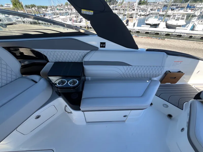Slide: The Image of Sea Ray SLX 280 Outboard 2026 - 8