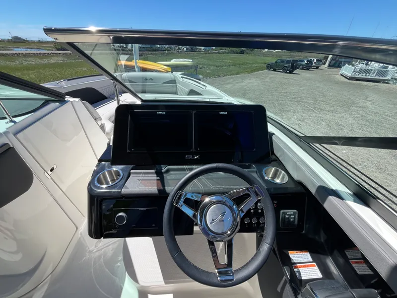 Slide: The Image of Sea Ray SLX 280 Outboard 2026 - 18