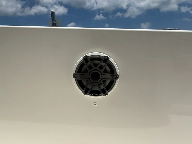 Slide: The Image of Boston Whaler 280 Dauntless 2026 - 12