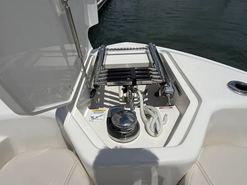 Slide: The Image of Boston Whaler 280 Dauntless 2026 - 25