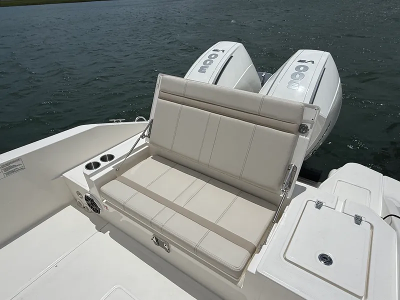 Slide: The Image of Boston Whaler 280 Dauntless 2026 - 8