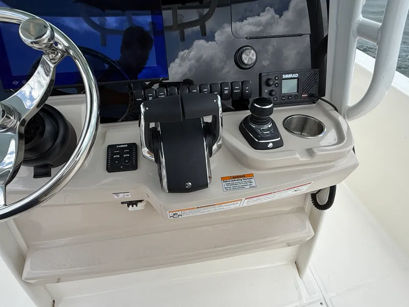 Slide: The Image of Boston Whaler 280 Dauntless 2026 - 14