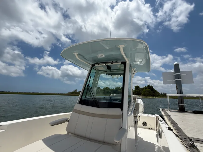 Slide: The Image of Boston Whaler 280 Dauntless 2026 - 19